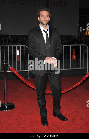 LOS ANGELES, CA. Febbraio 02, 2009: Bradley Cooper in premiere mondiale del suo nuovo film "egli semplicemente non è che dentro di te' al Grauman's Chinese Theater di Hollywood. © 2009 Paul Smith / Featureflash Foto Stock