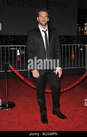 LOS ANGELES, CA. Febbraio 02, 2009: Bradley Cooper in premiere mondiale del suo nuovo film "egli semplicemente non è che dentro di te' al Grauman's Chinese Theater di Hollywood. © 2009 Paul Smith / Featureflash Foto Stock