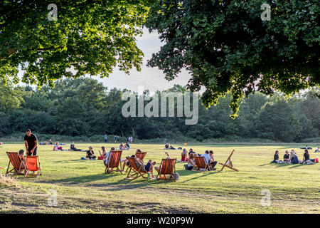 Per coloro che godono di estate sul comune Wandswoth London REGNO UNITO Foto Stock