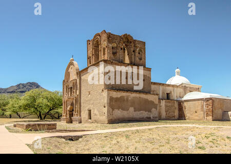 Missione Tumacacori. Esterno della Missione Tumacacori in stile spagnolo in Arizona al Tumacacori National Historical Park. Foto Stock