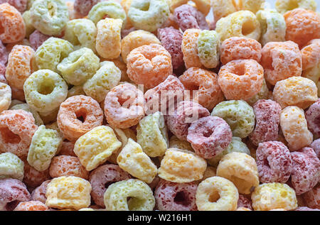 Cibo cereale ottenuta da amido di mais con una varietà di colori. Foto Stock