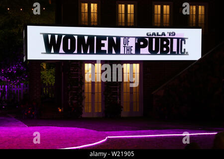 2019 Teatro Pubblico gala annuale: le donne del pubblico al Delacorte Theatre - Arrivi. Dotato di: atmosfera dove: New York New York, Stati Uniti quando: 04 giu 2019 Credit: Giuseppe Marzullo/WENN.com Foto Stock