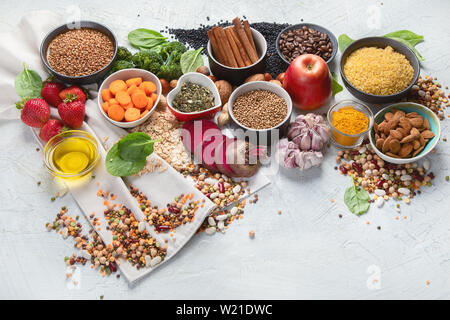 Fegato dieta detox food concept . Alimenti per il fegato sano. Salute gli alimenti ricchi di antiossidanti e fibre. Foto Stock