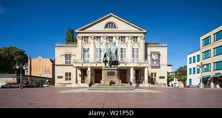 Panorama, German National Theatre prima di Goethe monumento a Schiller, Weimar, Turingia, Germania Foto Stock