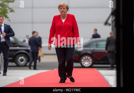 Posen, Polonia. 05 Luglio, 2019. Il cancelliere Angela Merkel (CDU) viene fornito per i paesi dei Balcani occidentali svoltosi. Obiettivo del vertice è quello di assistere i paesi dei Balcani sulla loro strada per la possibile adesione all' Unione europea. Credito: Monika Skolimowska/dpa-Zentralbild/dpa/Alamy Live News Foto Stock