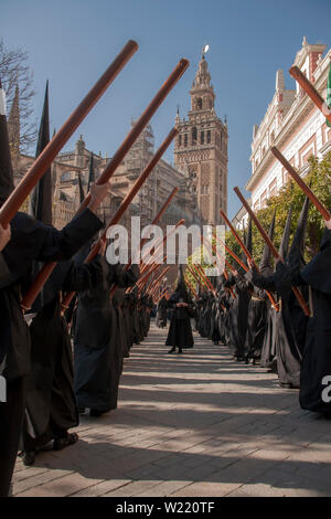 Fratelli Nazareni della Settimana Santa di Siviglia Foto Stock