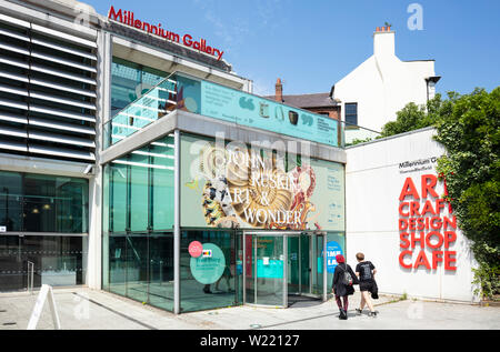 Sheffield millennium gallery art craft e design museum shop e caffetteria centro della città di Sheffield Sheffield south yorkshire England Regno unito Gb europa Foto Stock