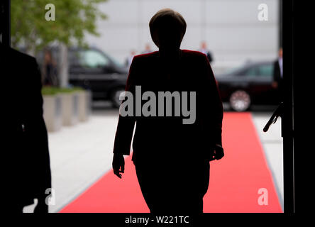 Posen, Polonia. 05 Luglio, 2019. Il cancelliere Angela Merkel (CDU) viene fornito per i paesi dei Balcani occidentali svoltosi. Obiettivo del vertice è quello di assistere i paesi dei Balcani sulla loro strada per la possibile adesione all' Unione europea. Credito: Monika Skolimowska/dpa-Zentralbild/dpa/Alamy Live News Foto Stock