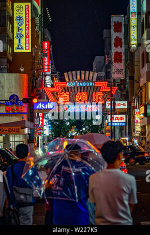 3D cartelli in Osaka food street di notte Foto Stock