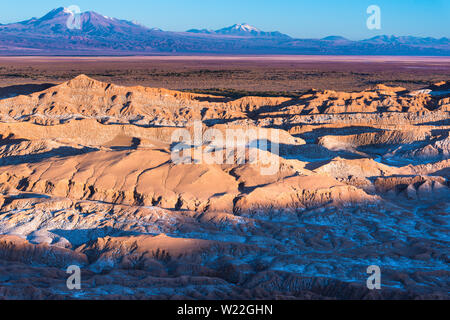 Formazioni di sale a Valle de la Luna (spagnolo per la Valle della Luna), noto anche come Cordillera de la Sal (spagnolo per il sale Mountain Range), los Flamencos Nati Foto Stock