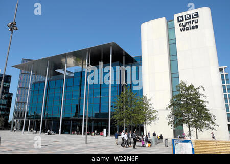 BBC Cymru Wales nuovo edificio Architettura in Piazza Centrale city centre blue sky nel periodo estivo da giugno 2019 Cardiff Wales UK KATHY DEWITT Foto Stock