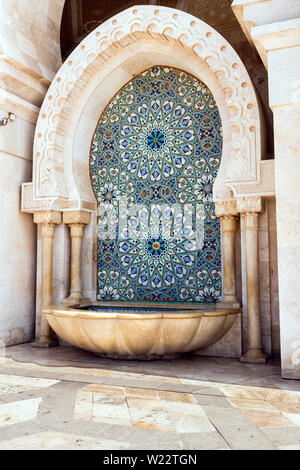 I dettagli architettonici della moschea di Hassan II a Casablanca, in Marocco. Foto Stock