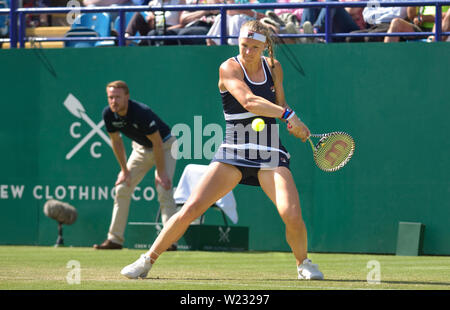 Kiki Bertens (NL) giocando sul Centre Court alla natura internazionale della valle, Devonshire Park, Eastbourne, Regno Unito. Il 27 giugno 2019 Foto Stock