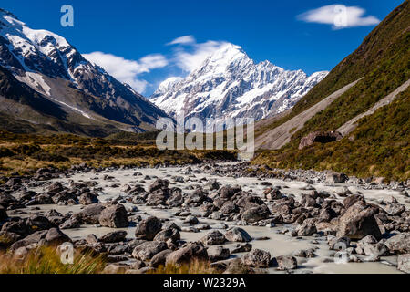 Una vista di Mount Cook dall'Hooker Valley via, Aoraki Monte Cook, isola del Sud, Nuova Zelanda Foto Stock