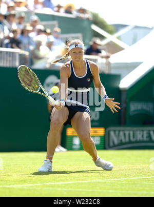 Kiki Bertens (NL) giocando sul Centre Court alla natura internazionale della valle, Devonshire Park, Eastbourne, Regno Unito. Il 27 giugno 2019 Foto Stock