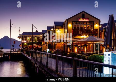 Sistema di cottura a vapore Wharf al crepuscolo, Queenstown, Otago, Isola del Sud, Nuova Zelanda Foto Stock