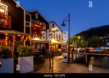 Sistema di cottura a vapore Wharf al crepuscolo, Queenstown, Otago, Isola del Sud, Nuova Zelanda Foto Stock