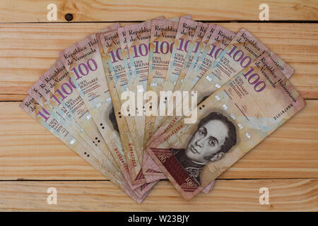 Venezuela, moneta venezuelana,soldi, Bolivares.Bs, 100 Foto Stock