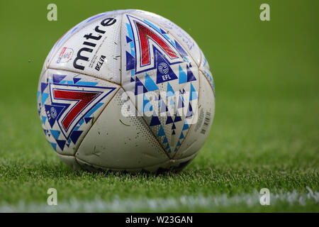 Il Mitre Delta, matchball ufficiale del EFL (English Football League) stagione 2018/19 - Norwich City v Preston North End, Sky scommessa campionato, Carrow Road, Norwich - 22 agosto 2018 Foto Stock