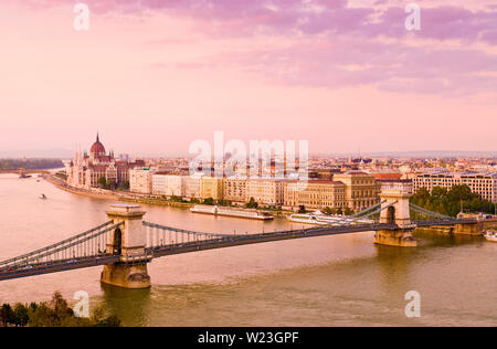 Budapest Danube River Chain Bridge Budapest Ungheria Foto Stock