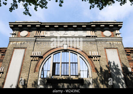 Cancello principale di ex Renault auto maker factory, Ile Seguin, Parigi, Hauts-de-Seine, Ile de France, Francia Foto Stock