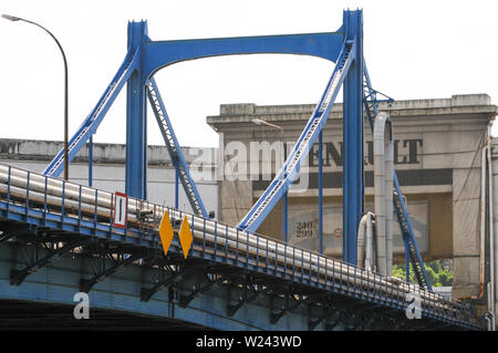 Cancello principale di ex Renault auto maker factory, Ile Seguin, Parigi, Hauts-de-Seine, Ile de France, Francia Foto Stock