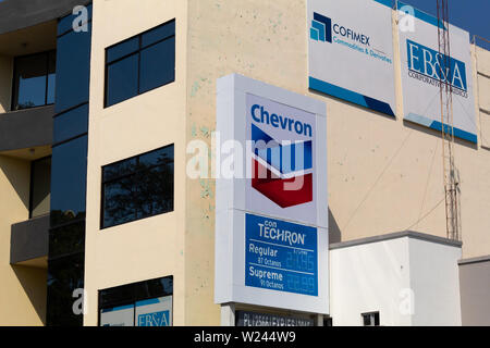 Minatitlan, Sinaloa, Messico - 26 Giugno 2016: Messico consente l'accesso al gas americano di stazioni per vendere i loro prodotti. Foto Stock