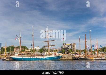 Tall Ships sulla banchina di Kiel, Germania Foto Stock