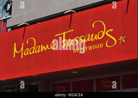 LOS ANGELES, CA. 21 luglio 2009: inaugurazione del museo di Madame Tussauds di Hollywood. La nuova $55 milioni di attrazione è in assoluto il primo museo di Madame Tussauds al mondo ad essere costruito da terra. Si trova su Hollywood Boulevard immediatamente accanto al famoso Grauman's Chinese Theater. © 2009 Paul Smith / Featureflash Foto Stock