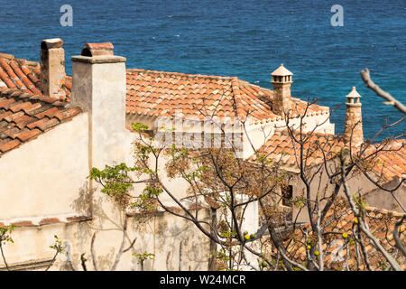 Monemvasia, Grecia. Vista aerea della città vecchia di Monemvasia dalla sommità del plateau Foto Stock