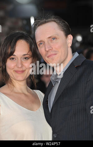 LOS ANGELES, CA. Giugno 24, 2009: John Hoogenakker presso il Los Angeles premiere di 'Public Enemies' al Mann Village Theatre, Westwood. © 2009 Paul Smith / Featureflash Foto Stock