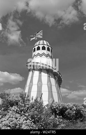 Un Helter Skelter-sulla spiaggia di prati in Weston-super-Mare Regno Unito durante l annuale Weston Air Festival. Foto Stock