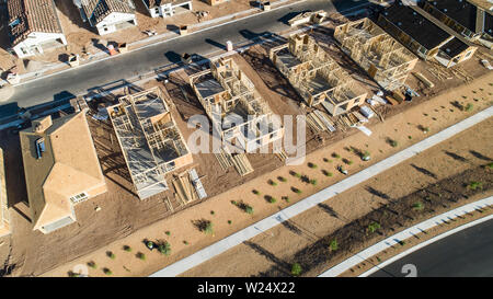 Vista aerea di nuove case in costruzione in una zona suburbana in Arizona Foto Stock