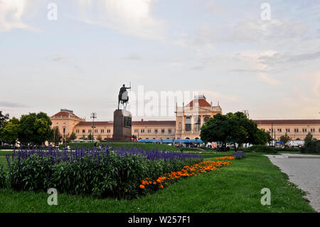 Zagabria stazione ferroviaria centrale (Glavni Kolodvor) e Re Tomislav Square (Trg Kralja Tomislava), Croazia Foto Stock