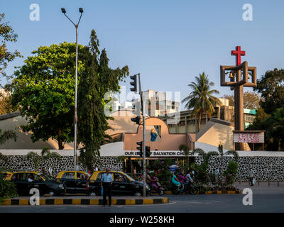 11-Apr-2019- Nostra Signora della Salvezza Chiesa conosciuta come Chiesa Portoghese costruito originariamente nel 1596-SK Bole Road Dadar (W),Mumbai India Maharashtra Foto Stock