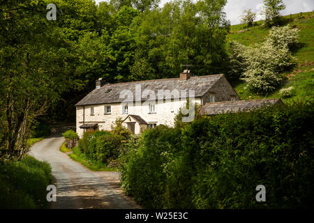 Regno Unito, Cumbria, York, Lowgill, truffatore di Lune, Pool House, casa isolata dal fiume Lune crossing Foto Stock