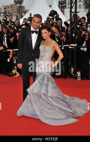 CANNES, Francia. 15 maggio 2009: Eva Longoria Parker & marito Tony Parker al premiere per "Stella luminosa' in concorso al 62° Festival di Cannes. © 2009 Paul Smith / Featureflash Foto Stock