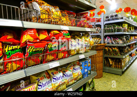 Asian supermercato 'Go Asia' scaffali del supermercato, Dresda, Germania Foto Stock