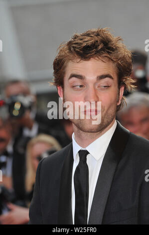 CANNES, Francia. 20 maggio 2009: Robert Pattinson alla premiere di 'Inglourious Basterds' in concorso al 62° Festival di Cannes. © 2009 Paul Smith / Featureflash Foto Stock