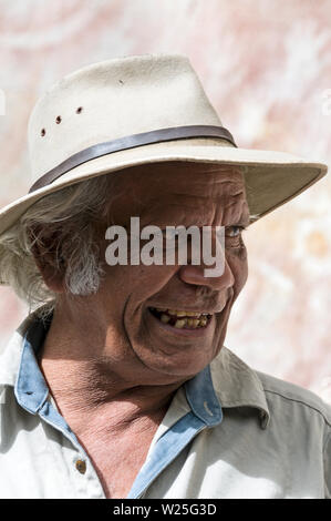 Fred Conway, un aborigeno sambuco che agisce come un ranger / Guida per il Carnarvon Gorge National Park negli altipiani centrali del Queensland in Australi Foto Stock