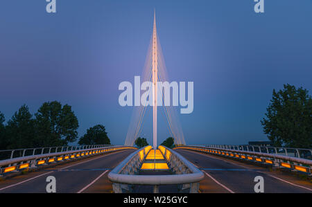 L'Arpa Bridge è uno dei tre ponti vicini attraversando il Hoofdvaart canal. Tutti e tre i progettato da Santiago Calatrava. Questi tre ponti sono stati Foto Stock