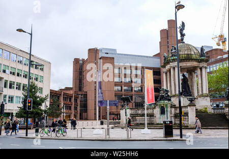 Liverpool Merseyside Regno Unito - la regina Elisabetta Tribunali Foto Stock