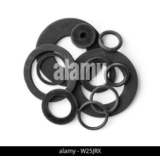 Vista dall'alto di guarnizioni in gomma e le rondelle isolato su bianco Foto Stock