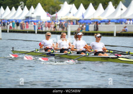 Algemene Amsterdamsche Studenten Roeivereniging Skøll, dando loro migliori a Henley Royal Regatta, Henley-on-Thames, Regno Unito Foto Stock