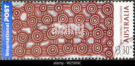 Pittura aborigena australiana sul francobollo Foto Stock