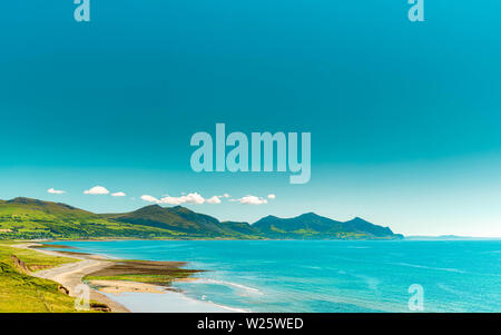 Estate a DINAS DINLLE BEACH, LLYN PENINSULA, IL GALLES DEL NORD Foto Stock