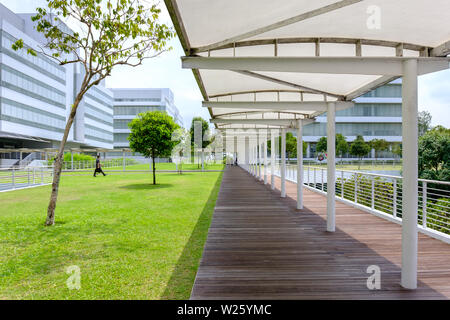 Singapore-27 giu 2019:Repubblica di Singapore Polytechnic roof garden shelter corridoio Foto Stock