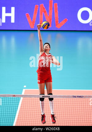 Nanjing, cinese della provincia di Jiangsu. 6 Luglio, 2019. Karakurt Ebrar della Turchia compete durante il match tra il Brasile e la Turchia al 2019 FIVB Pallavolo nazioni finaliste della Lega delle donne in Nanjing East cinese della provincia di Jiangsu, Luglio 6, 2019. Credito: Li Xiang/Xinhua/Alamy Live News Foto Stock