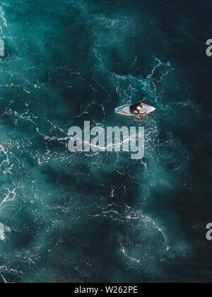 Vista aerea del surfer,Bali, Indonesia Foto Stock