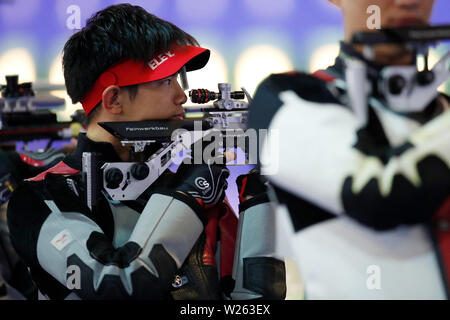 Masaya Endo (JPN), 6 luglio 2019 - Tiro a Segno - fucile : il trentesimo Universiade estiva 2019 Napoli Uomini 10m Air Rifle Qualificazione presso la Mostra dltremare, Napoli, Italia. (Foto di Naoki Morita/AFLO SPORT) Foto Stock